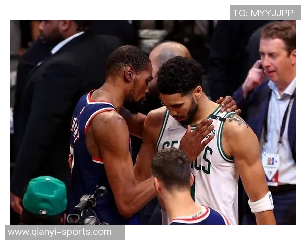 杜兰特评价塔图姆复出前景称其在此阶段表现令人期待