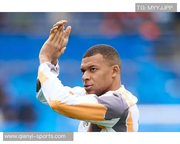 姆巴佩场边怒斥裁判四官要求专注比赛不应分心他人